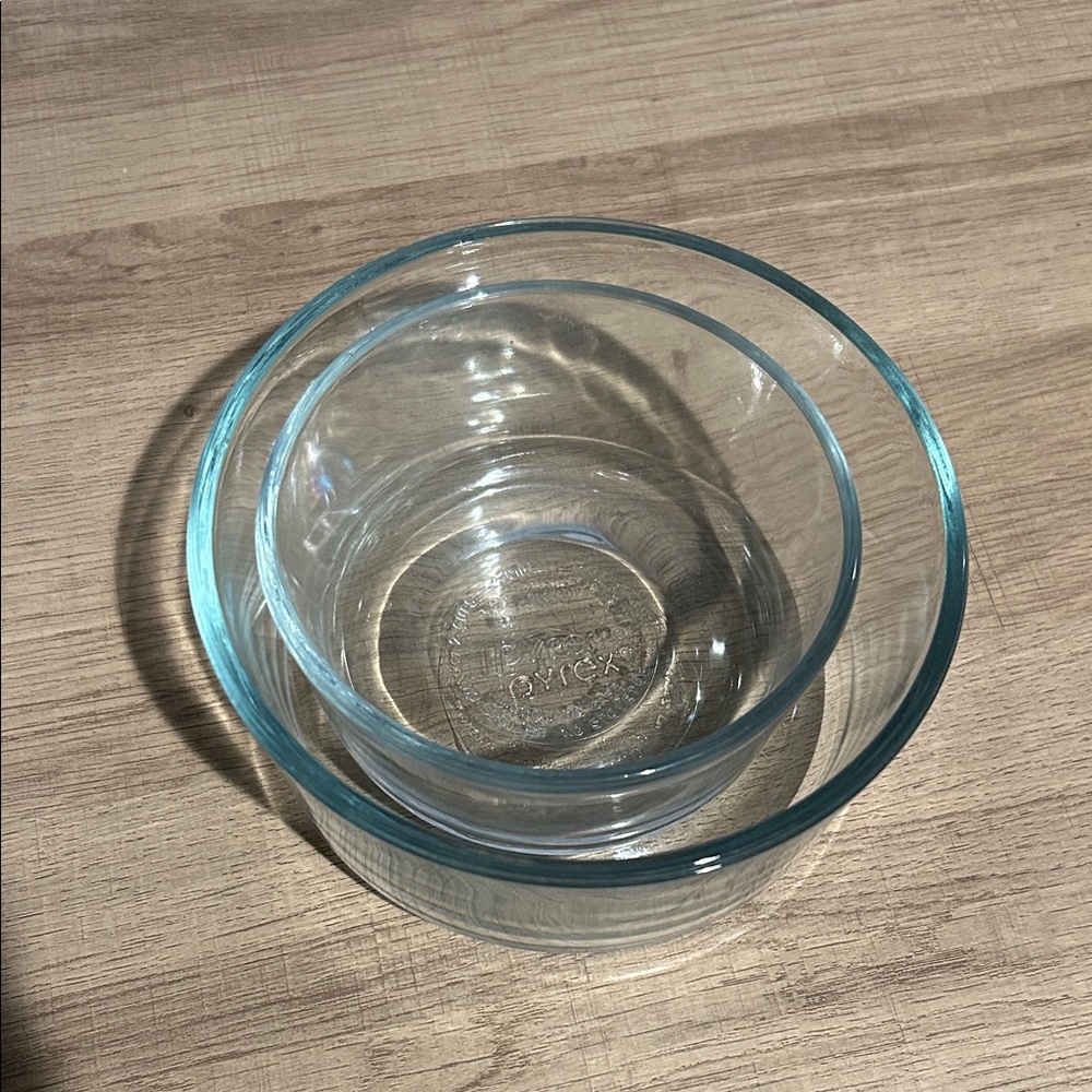Pyrex Clear Glass Nesting Bowls
4 cup & 2 cup